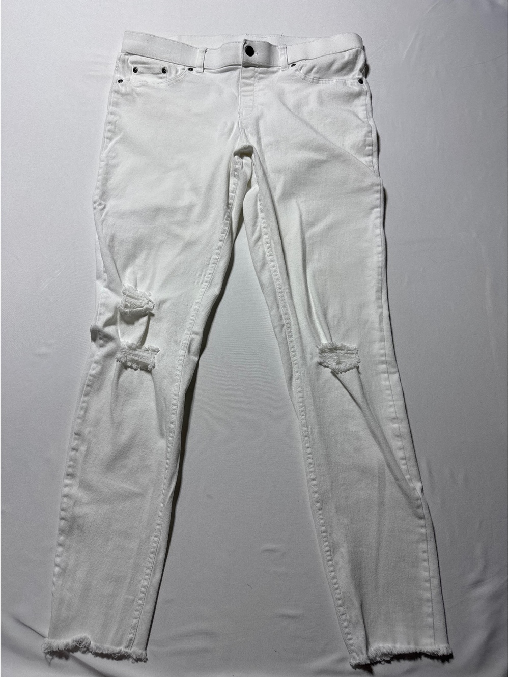 HUE White Distressed Skinny Jeans - Size L with Frayed Charm